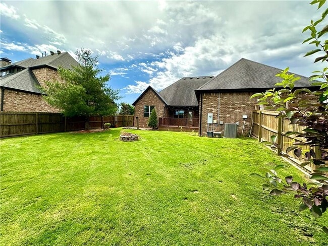 Building Photo - 5732 Dancing Rabbit Dr