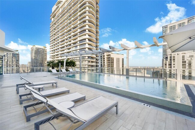 Building Photo - 1100S S Miami Ave