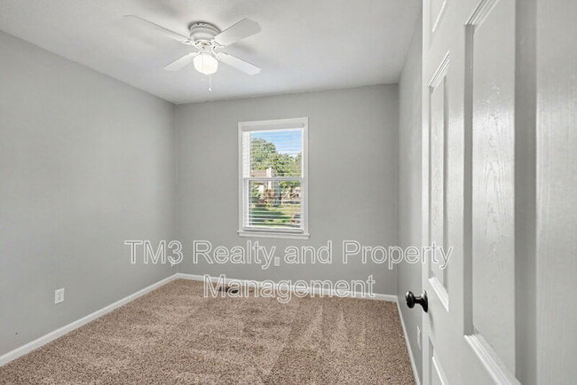 Building Photo - 15213 S Seminole Dr