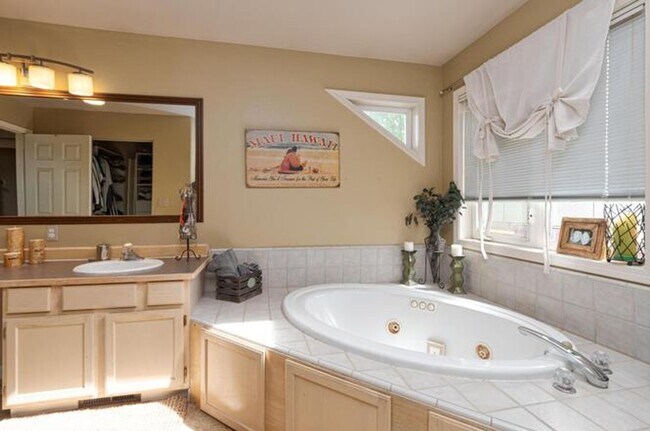 Building Photo - Beautiful home in Haven Heights