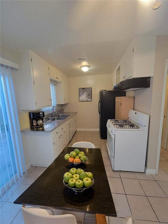 Building Photo - 4505 Canoga St