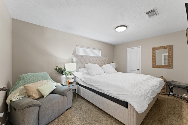 Building Photo - 19251 Hopeview Ct