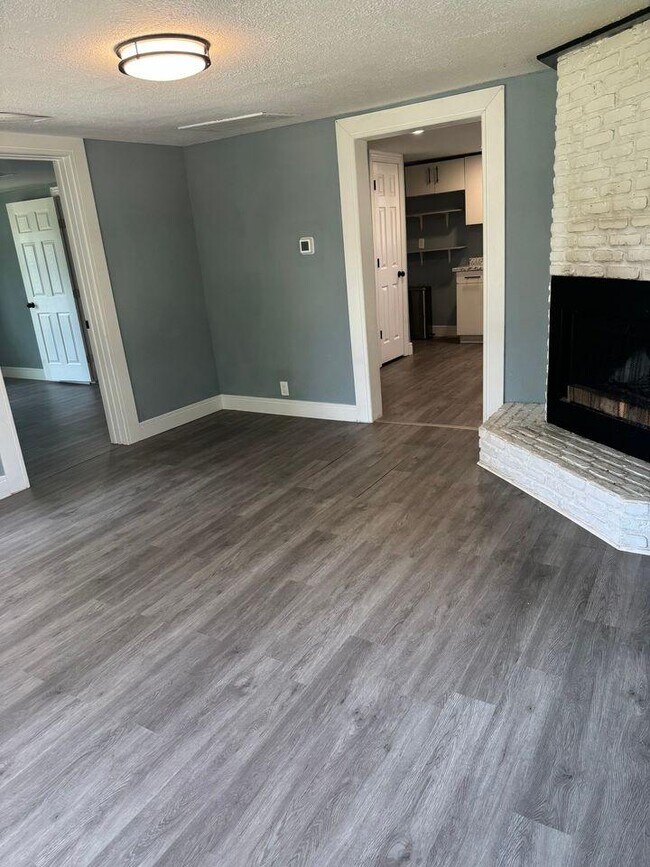 Building Photo - 1301 S Scullin Ave