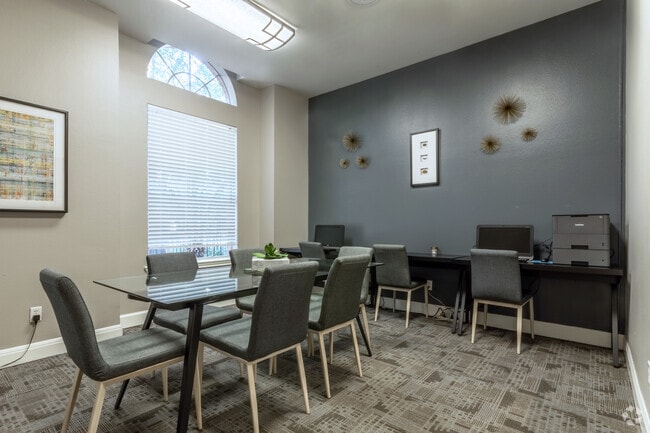 Business Center - Champions Park