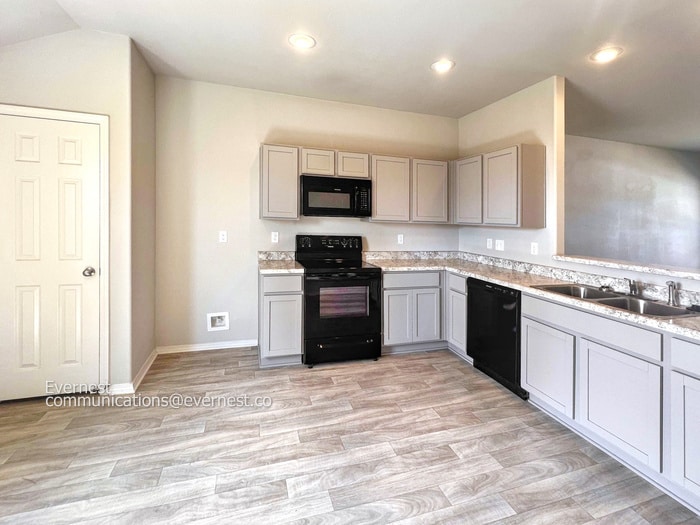 Building Photo - 1137 Santa Fe Trl