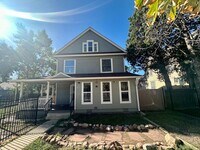 Building Photo - West Side Charmer