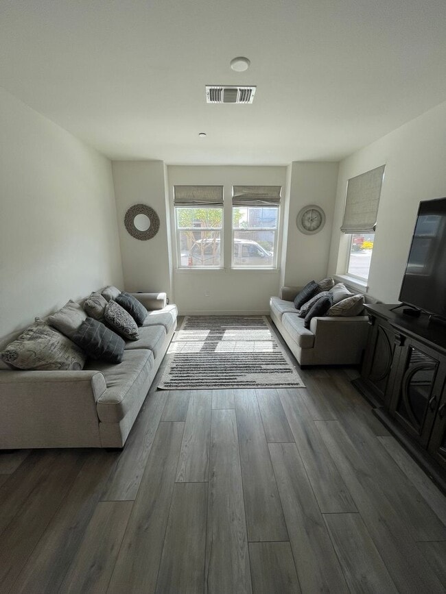 Building Photo - Beautiful 3 Bedroom 2.5 Bath Home for Rent...