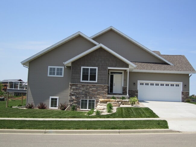 Building Photo - 420 Breckenridge Rd