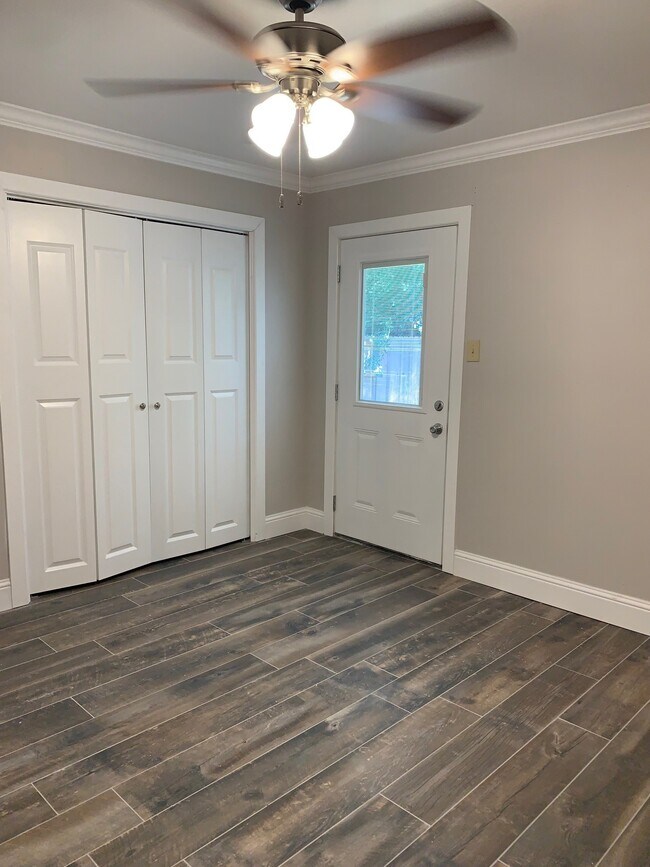 Building Photo - 1021 Autumn Cir