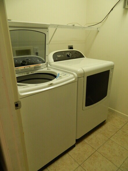 Washer and Drier - 248 Adams Pointe Blvd