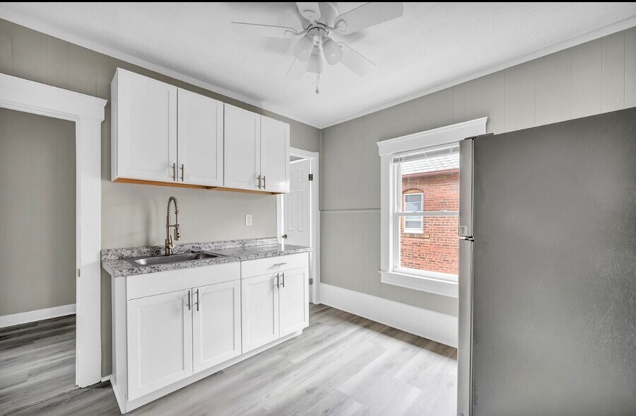 Building Photo - 2023 Robin St