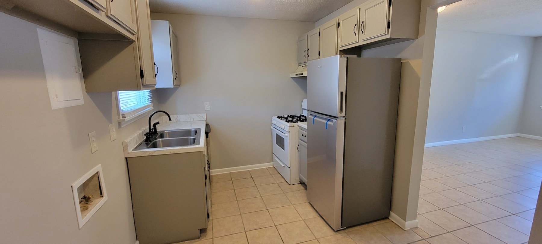 Building Photo - 3923 Overland Hts