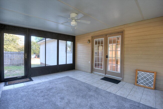 Building Photo - 2102 Howard Mill Rd