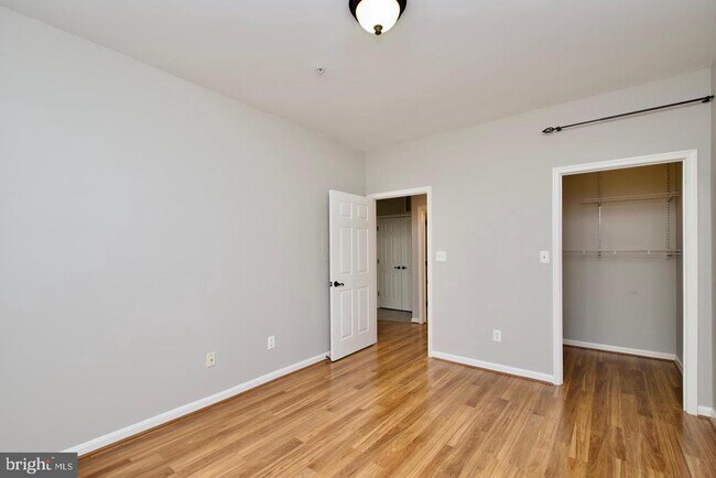 Building Photo - 2324 Henshaw Pl