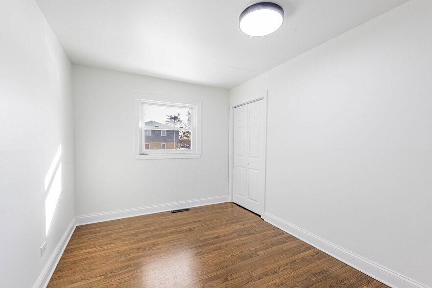 Building Photo - 4120 Greenbrier Ln