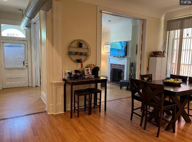 Building Photo - 2306 Sidney St