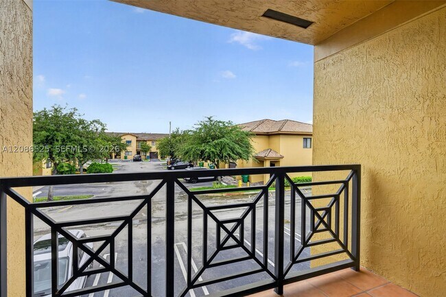 Building Photo - 11115 W Okeechobee Rd