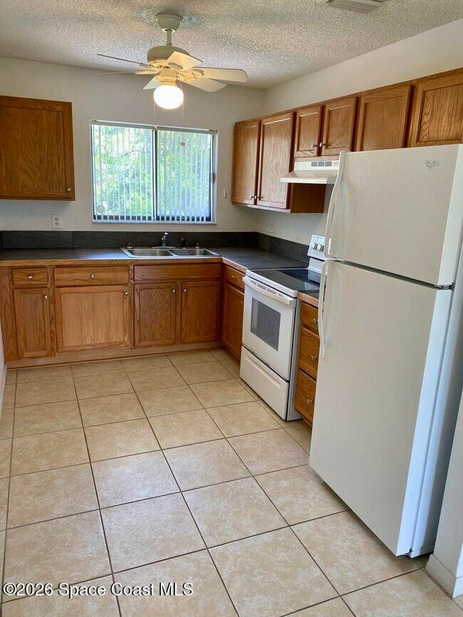 Building Photo - 1279 Valencia St SE