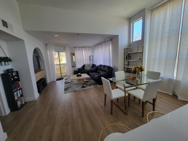 Building Photo - 4879 Via Palm Lakes