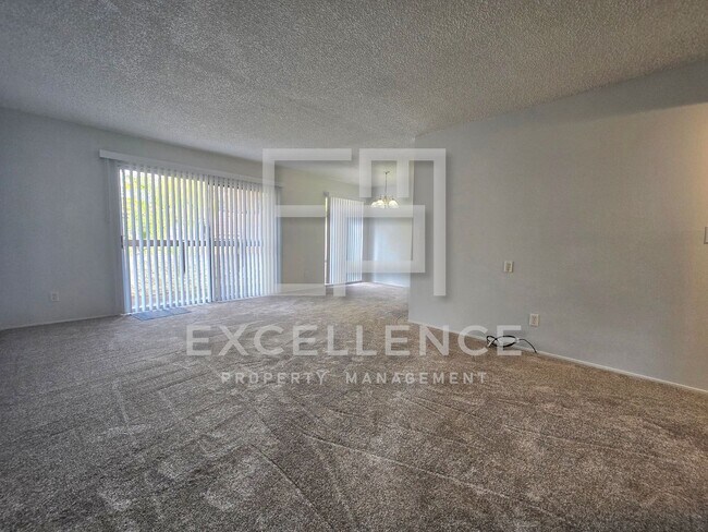 Building Photo - Upper 2/1 With New Carpets, Updated Kitchen and Many Many Many Community Features!