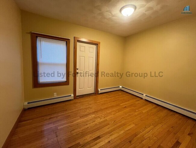 Building Photo - 106 Tuttle St