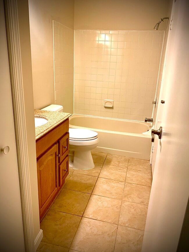 Building Photo - 302 Fountain Hall Ct