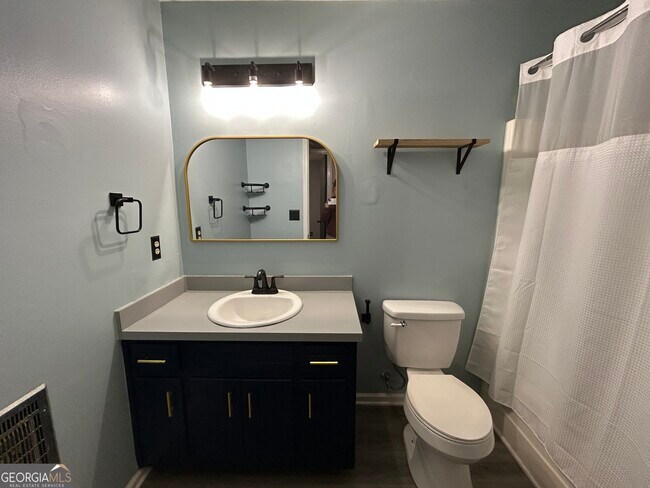 Building Photo - 3544 Lakeview Dr