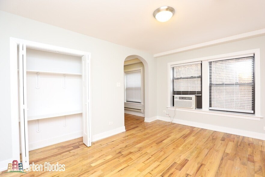 Building Photo - 557 W Arlington Pl