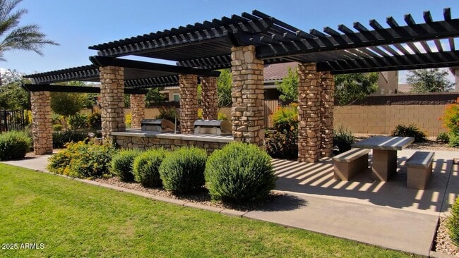 Building Photo - 1914 N 140th Ave