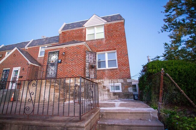 Building Photo - BRAND NEW 2 BEDROOM 1 BATH APARTMENT
