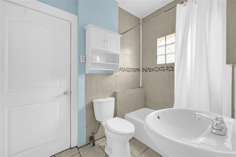 Building Photo - 2804 Elysian St