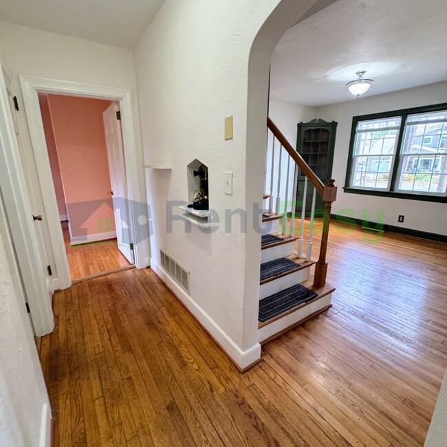 Building Photo - 8533 Circle Dr