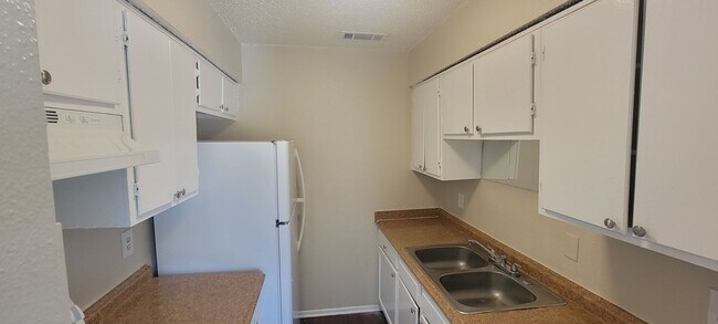 Building Photo - 3019 Aspin Dr