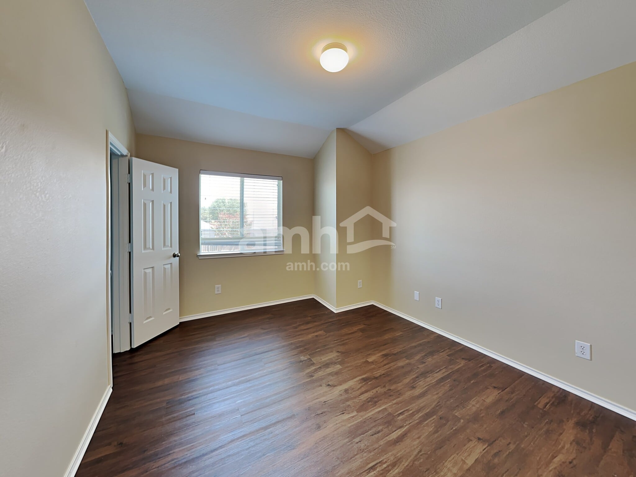 Building Photo - 1003 Utopia Ln