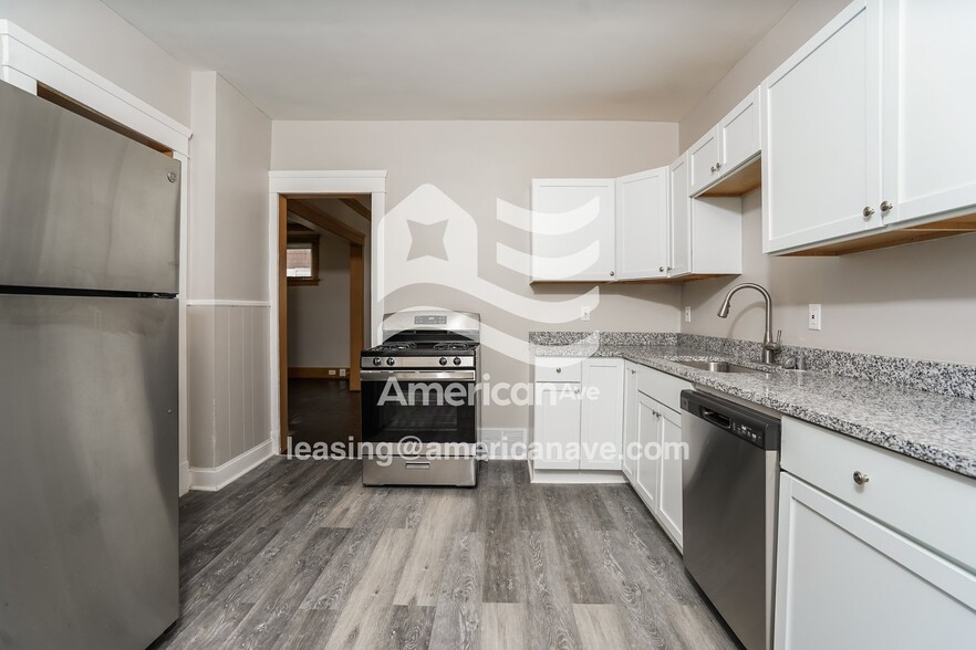 Building Photo - 1704 Flett Ave