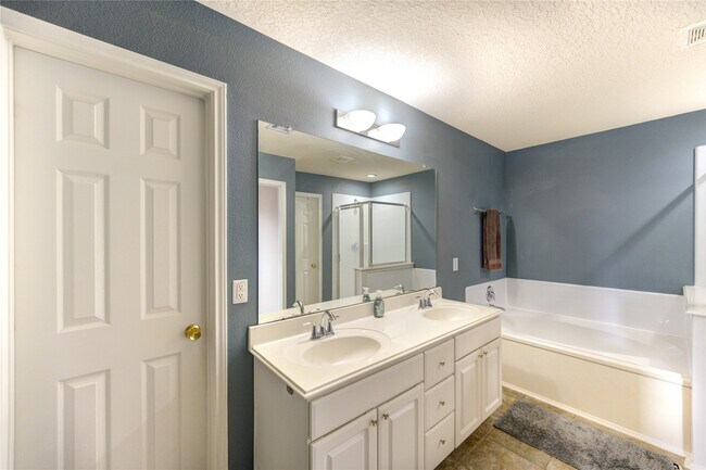 Building Photo - 2351 Urban Forest Ct