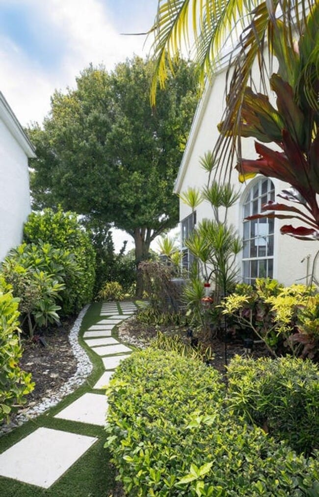 Building Photo - 18157 SE Fairview Cir