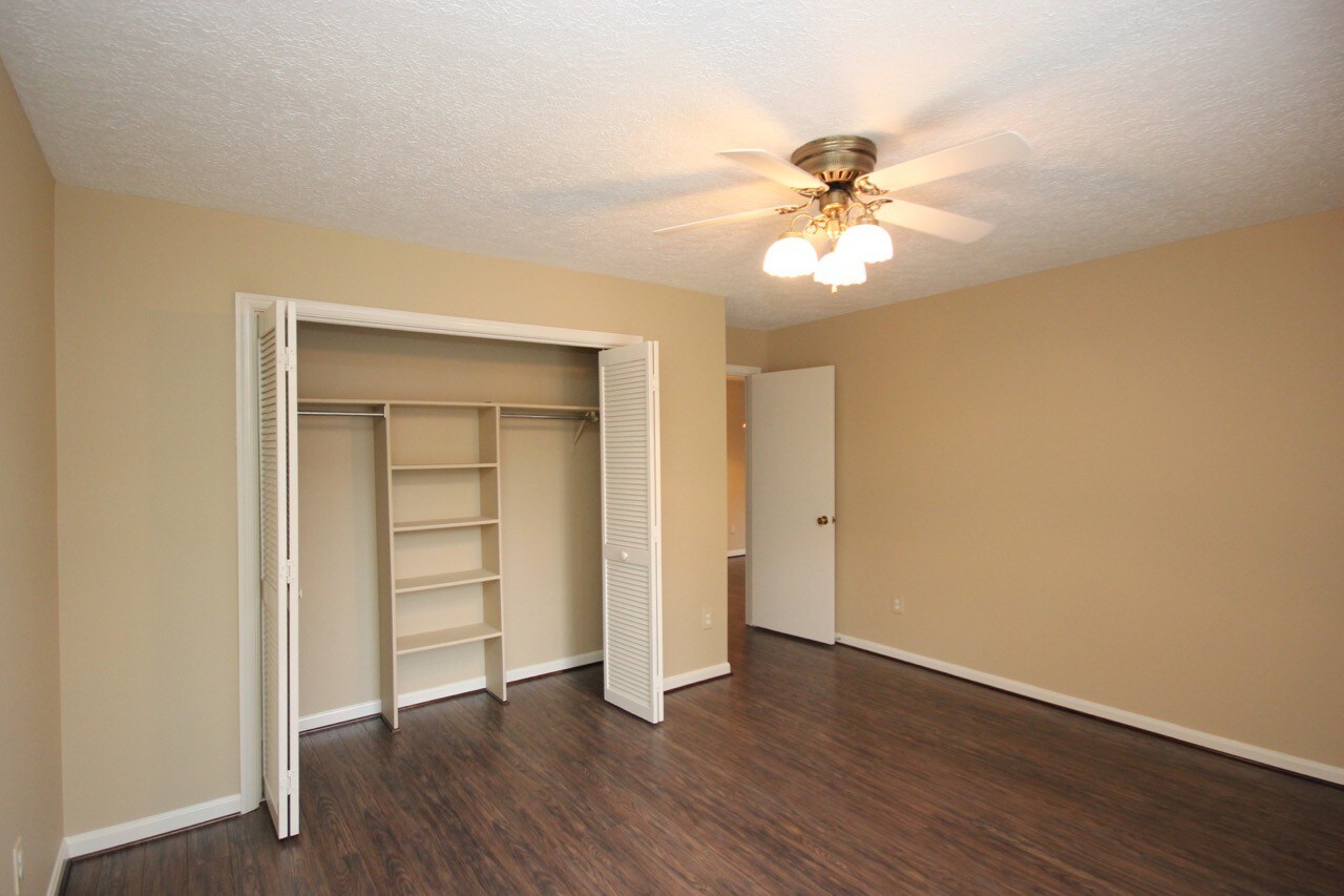 Building Photo - 10129 Oakton Terrace Rd