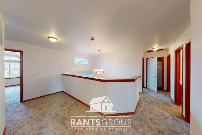 Building Photo - Spacious Pet-Free 4+ Bedroom Home in Lacey!