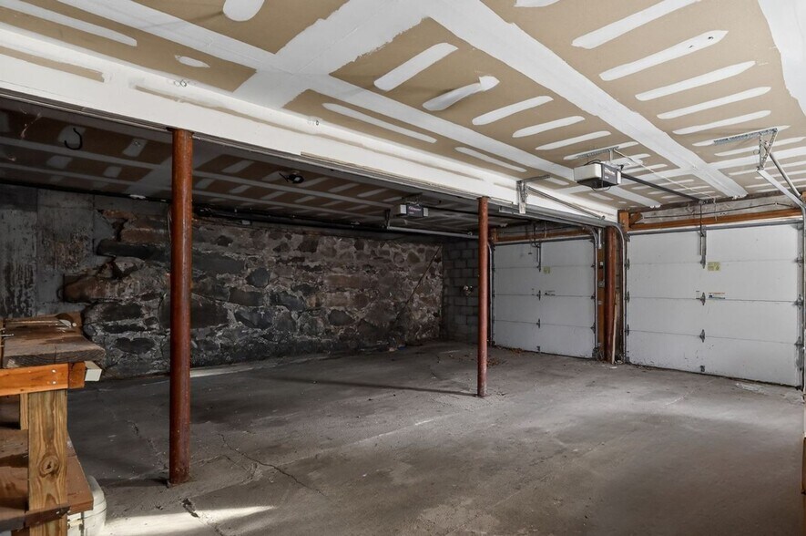 Building Photo - 23 Rosman Rd