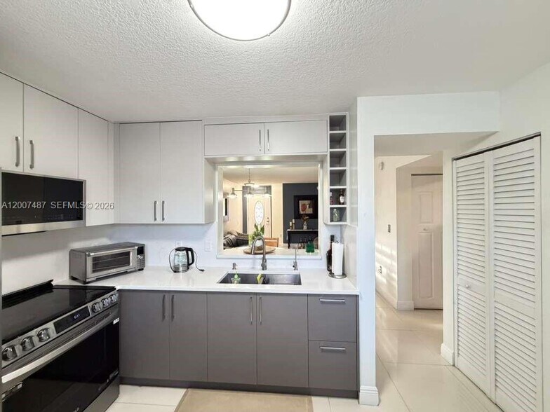 Building Photo - 7265 NW 173rd Dr