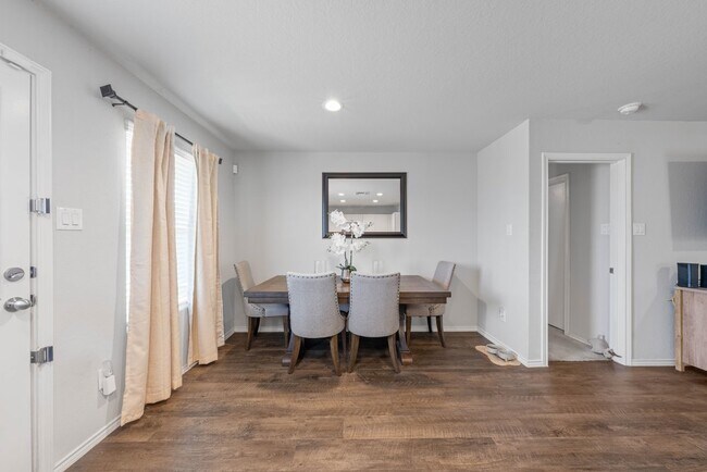 Building Photo - Spacious 3-Bed Home with Pool Access, Trails, and Fenced Yard in Converse