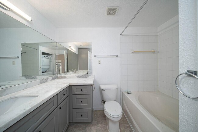 Building Photo - 1330 Old Spanish Trl