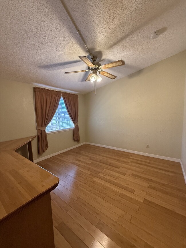 Building Photo - 10449 Chinaberry Dr