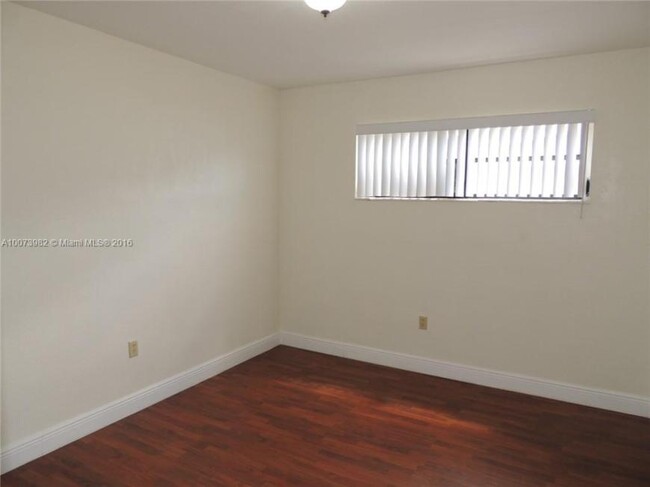 Building Photo - 3 bedroom in Hollywood FL 33020