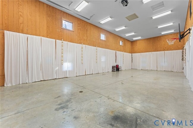 Building Photo - 3535 Meadow Rd
