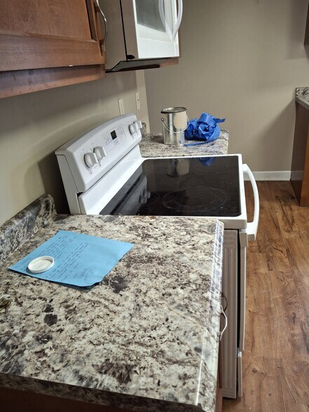 Kitchen - 125 Kettle Moraine Dr S