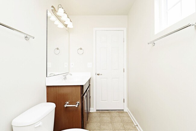 Building Photo - Pet-Friendly Holly Hill Home With Fenced Yard