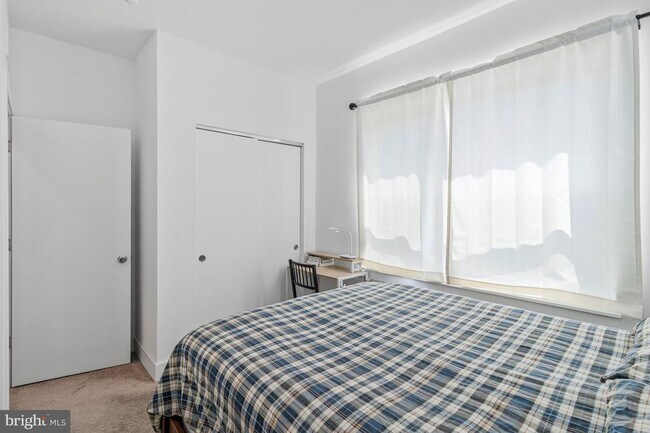 Building Photo - 40 Mural Walk NE