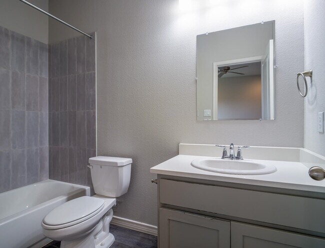 Building Photo - 221 Peruna Dr